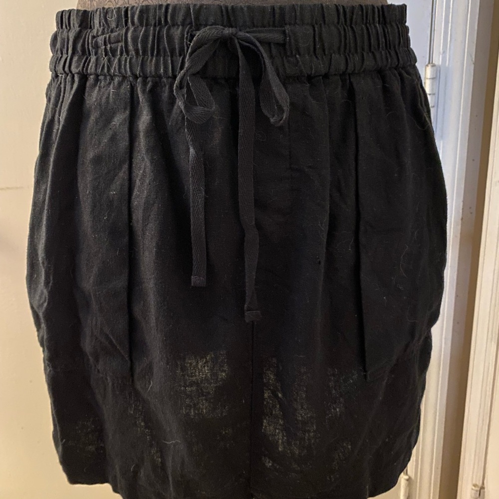 Old Navy black linen mini skirt. Size M